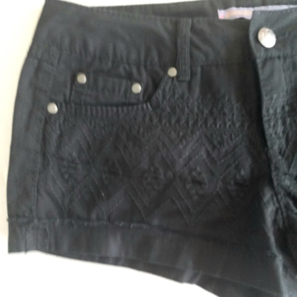 Boom Boom Jeans size 11 women's shorts black with embedded design